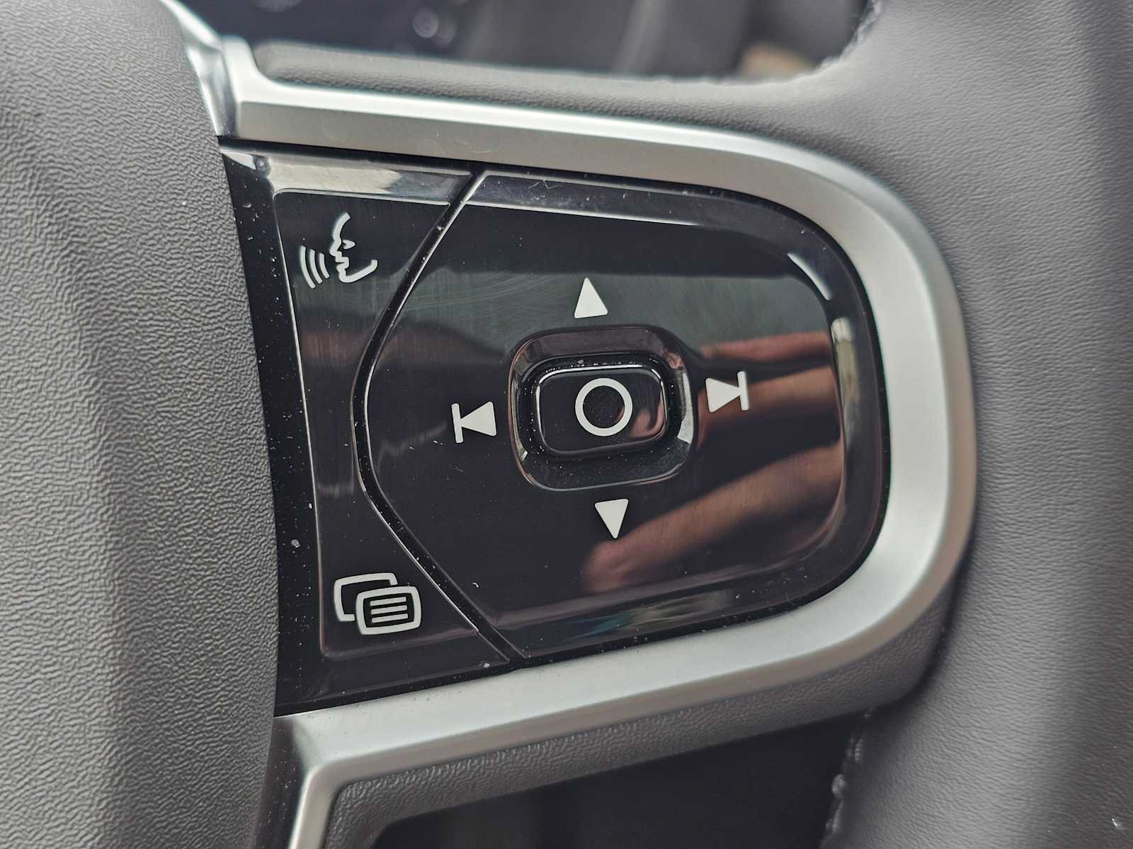 Certified 2026 Volvo XC60 B5 Plus w/ Protection Package Premier AWD/4WD image 33