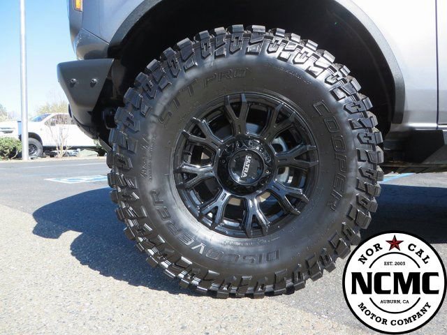 Used 2022 Ford Bronco Badlands image 8