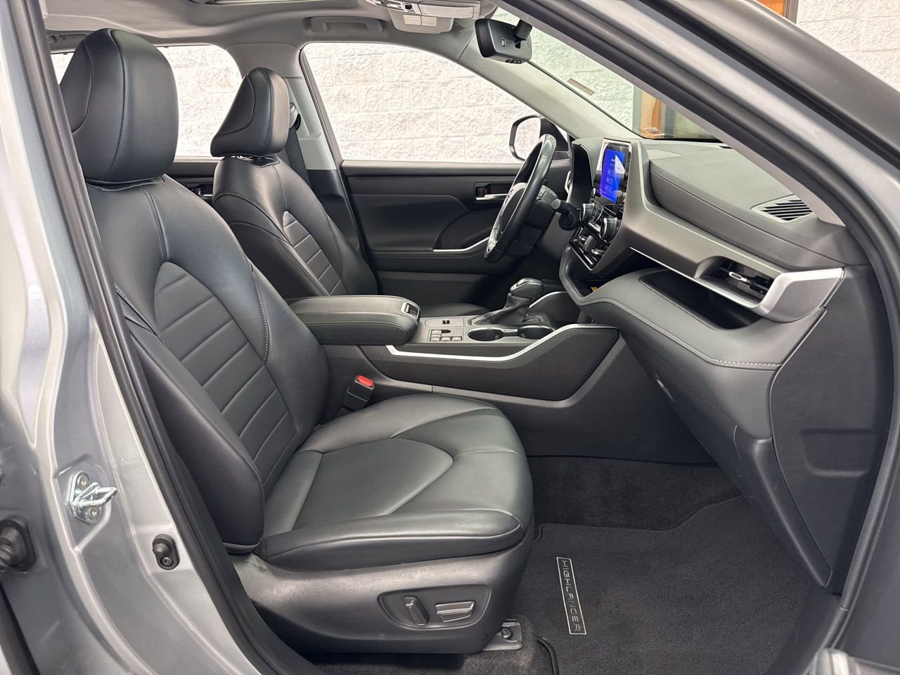 Used 2023 Toyota Highlander XLE image 51