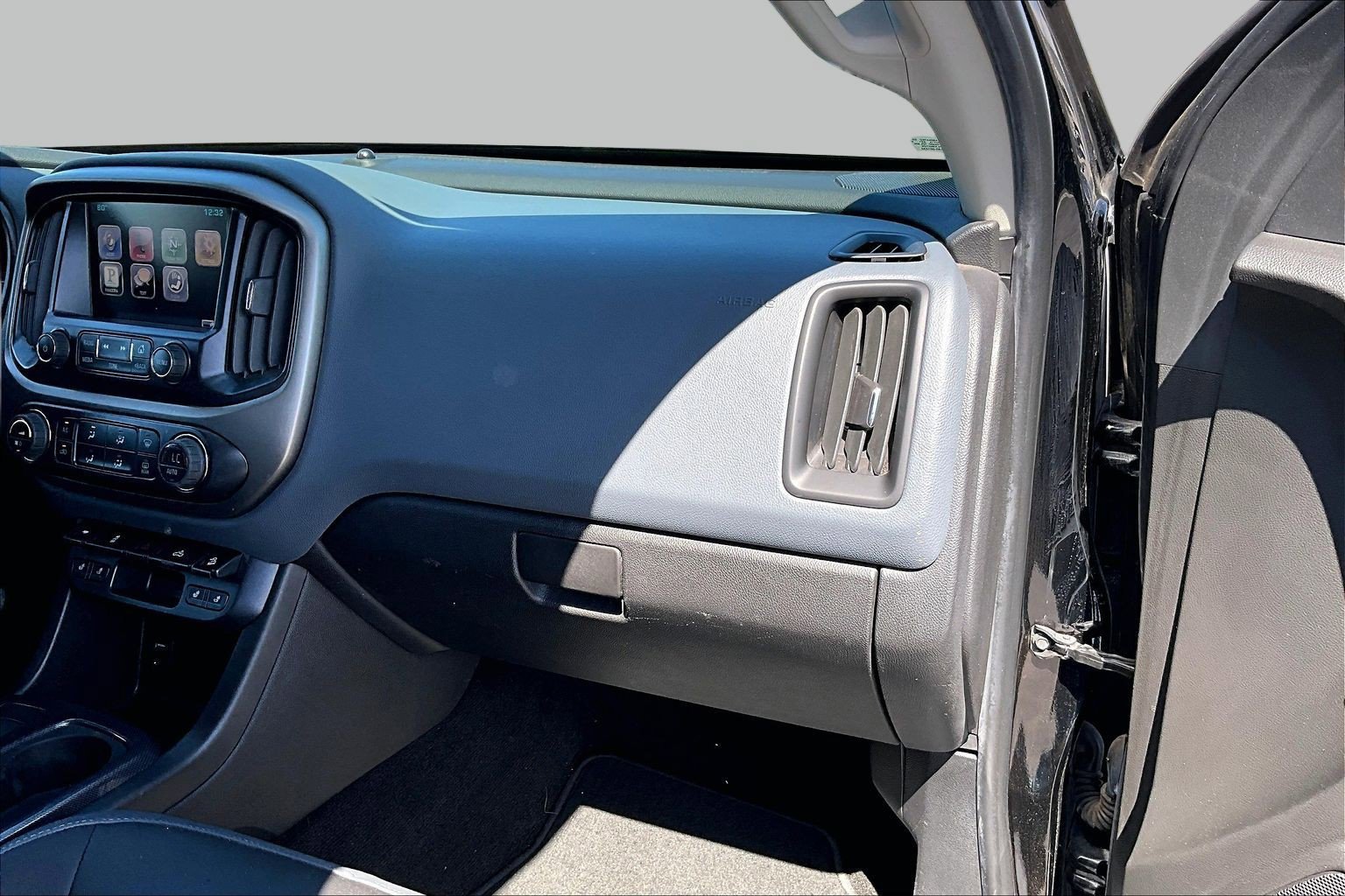 Used 2015 Chevrolet Colorado Z71 AWD/4WD image 14