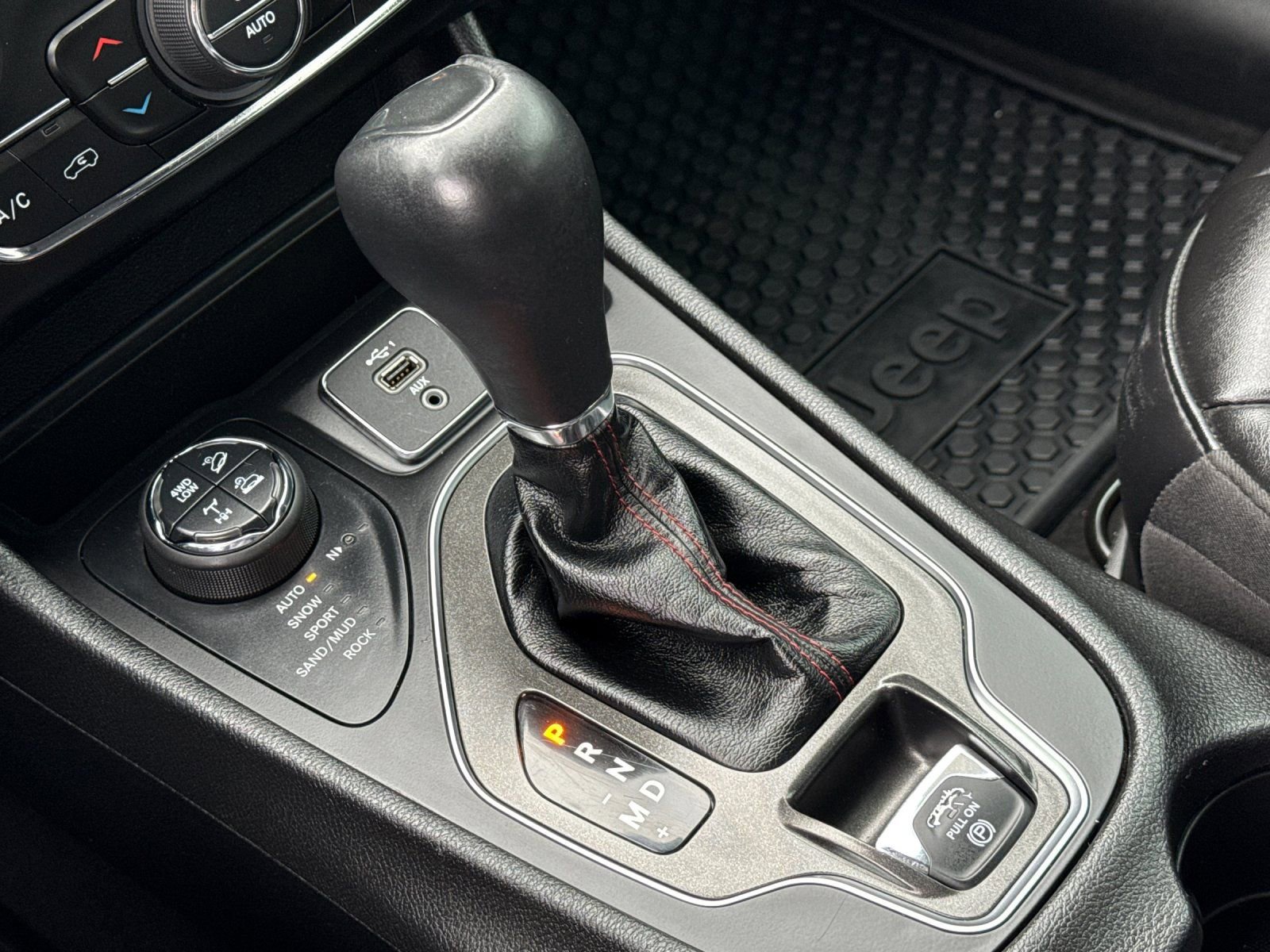 Used 2020 Jeep Cherokee Trailhawk w/ Technology Group image 25