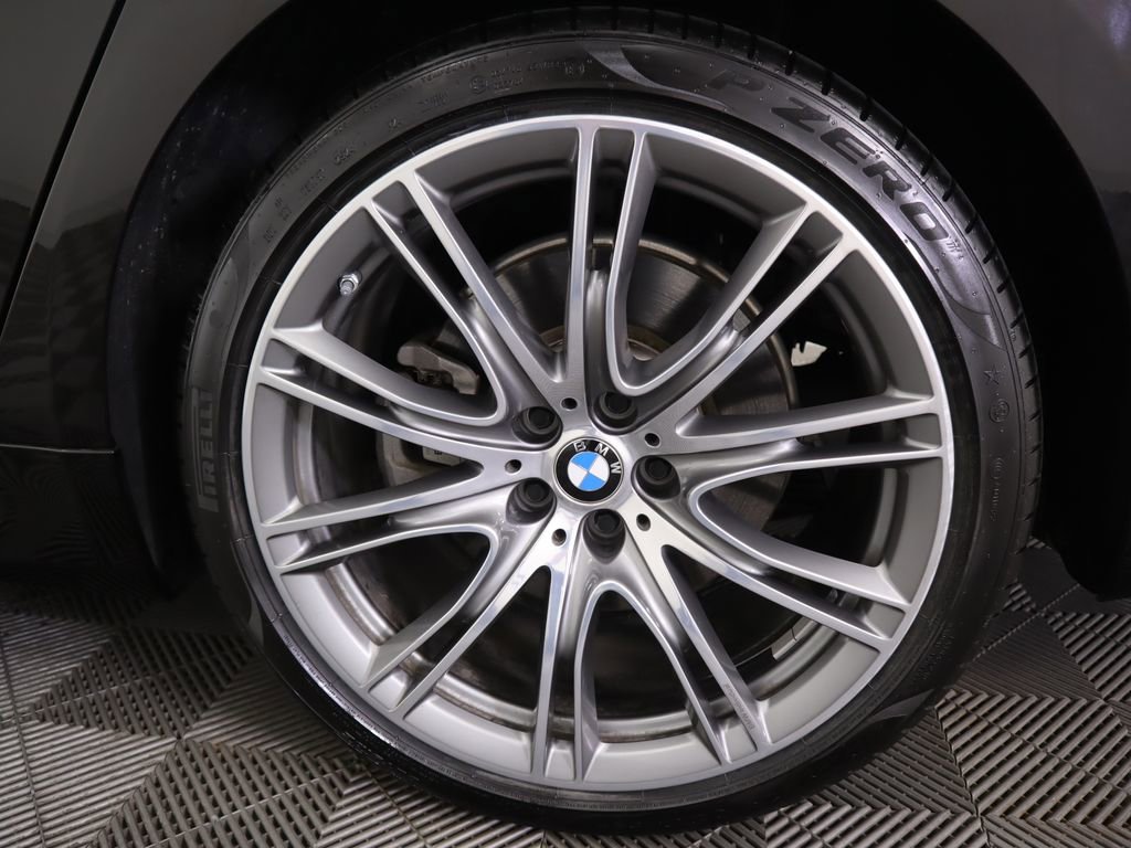 Used 2019 BMW 750i w/ Executive Package image 32
