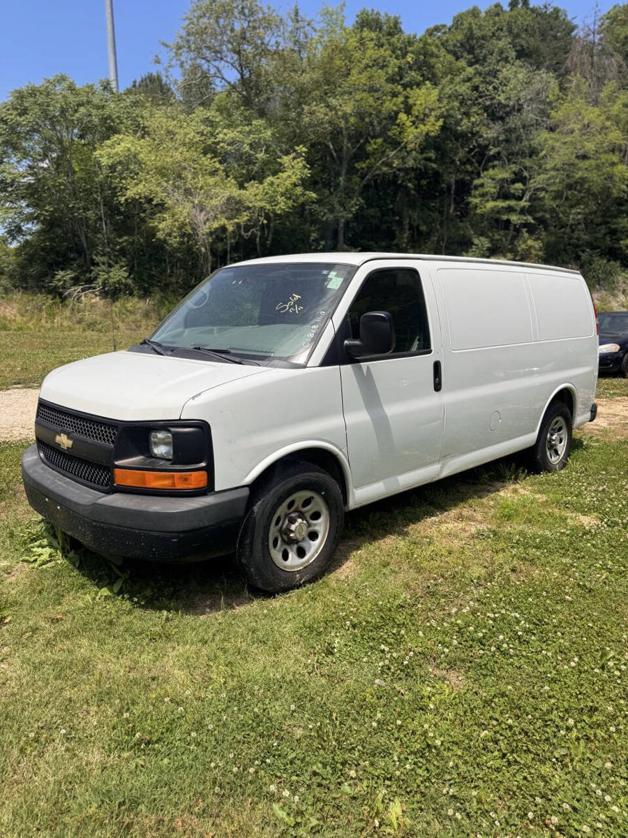 Used 2012 Chevrolet Express 1500 RWD image 2