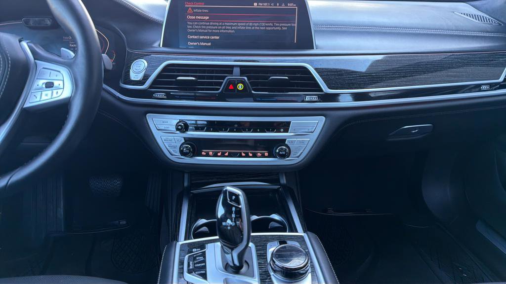 Used 2022 BMW 750i xDrive w/ Luxury Rear Seating Package image 17