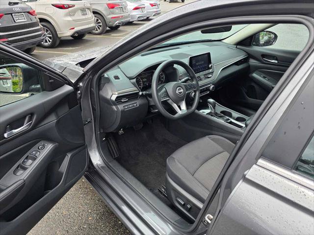 Used 2025 Nissan Altima 2.5 SV FWD image 19