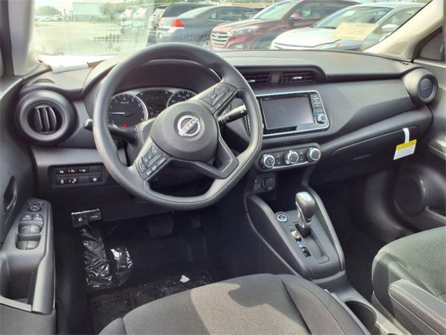 New 2025 Nissan Kicks Play S image 6
