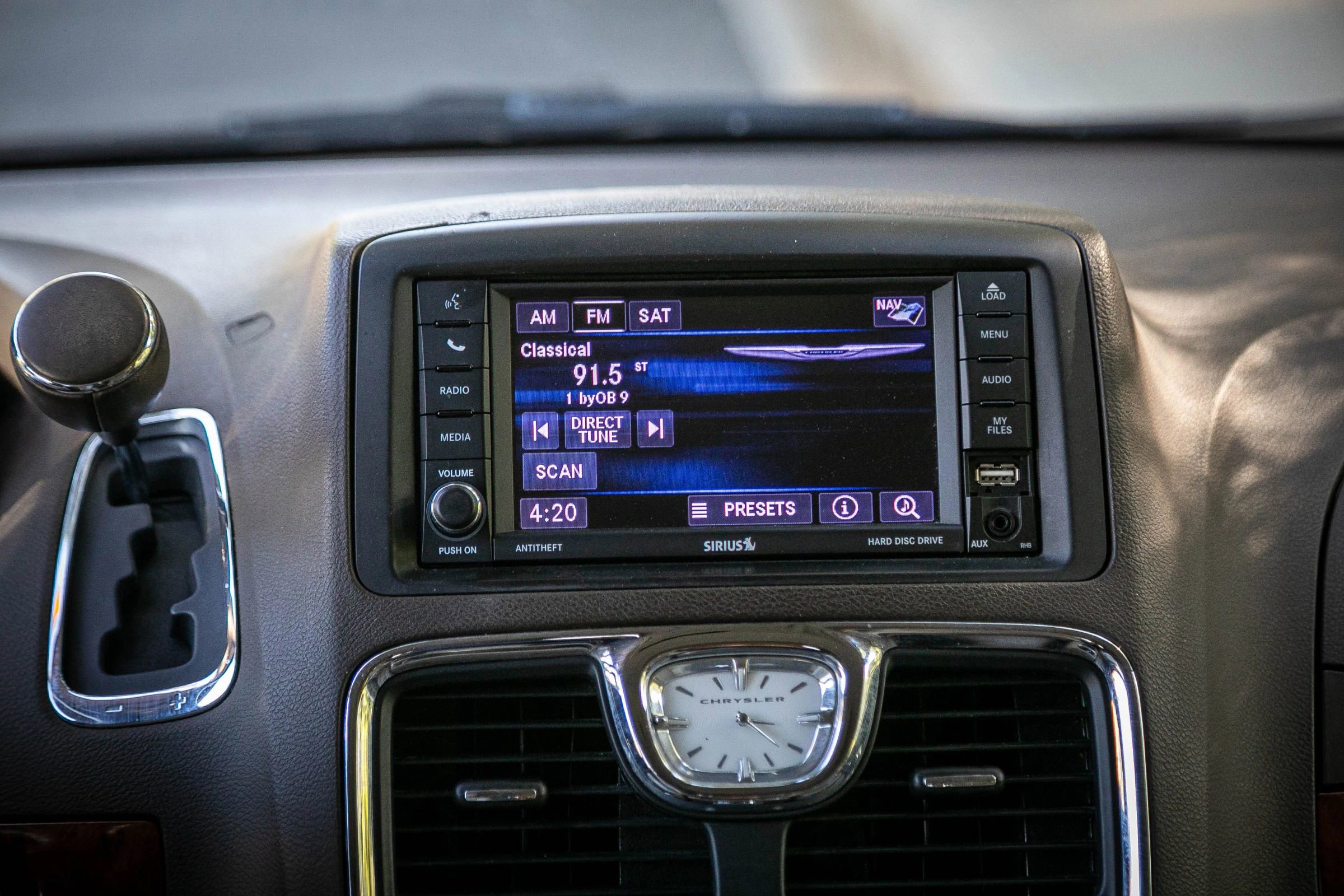 Used 2013 Chrysler Town & Country Touring-L w/ Driver Convenience Group image 22