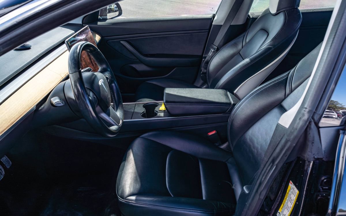 Used 2018 Tesla Model 3 Mid Range RWD image 8