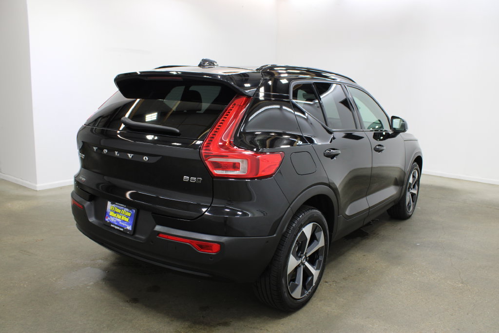 Certified 2026 Volvo XC40 B5 Plus AWD/4WD image 5