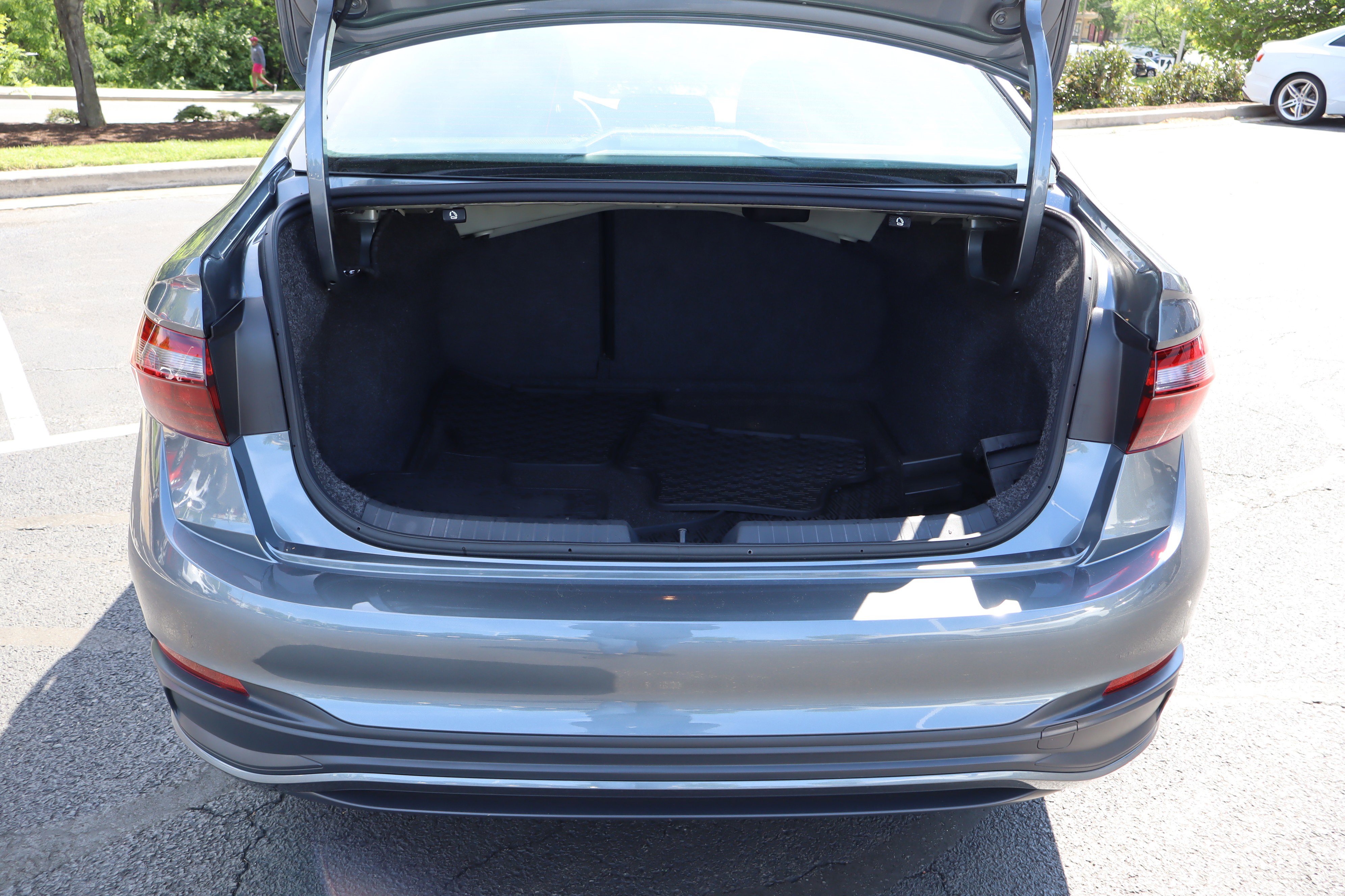 Used 2024 Volkswagen Jetta Sport FWD image 5