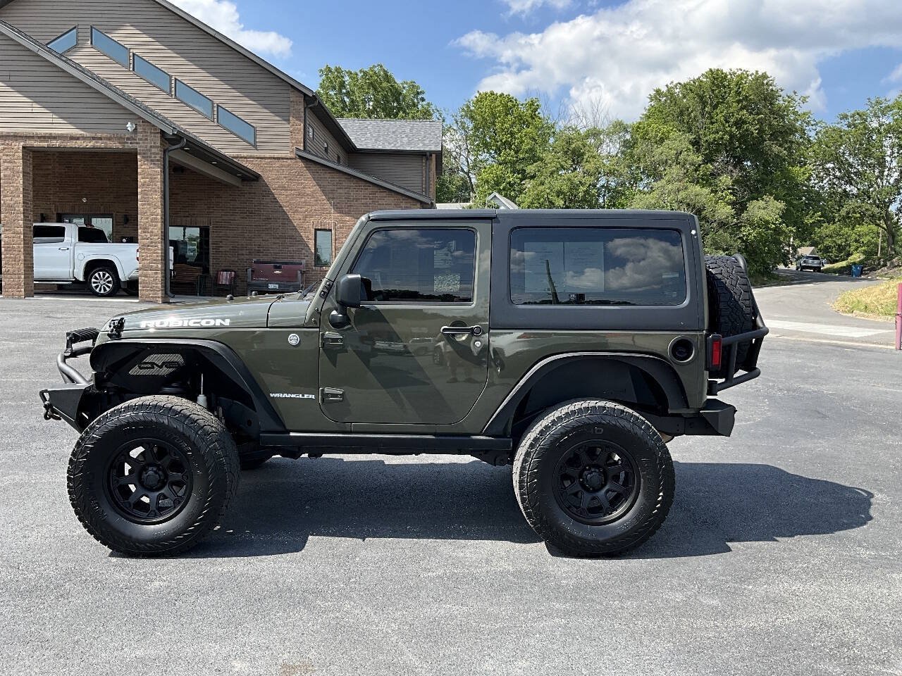 Used 2015 Jeep Wrangler Rubicon w/ Power Convenience Group AWD/4WD image 2