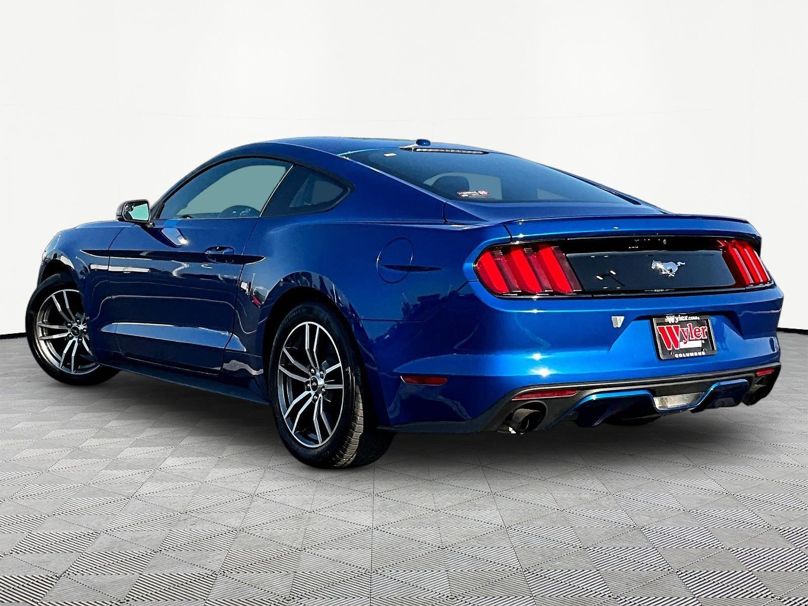 Used 2017 Ford Mustang Premium RWD image 4