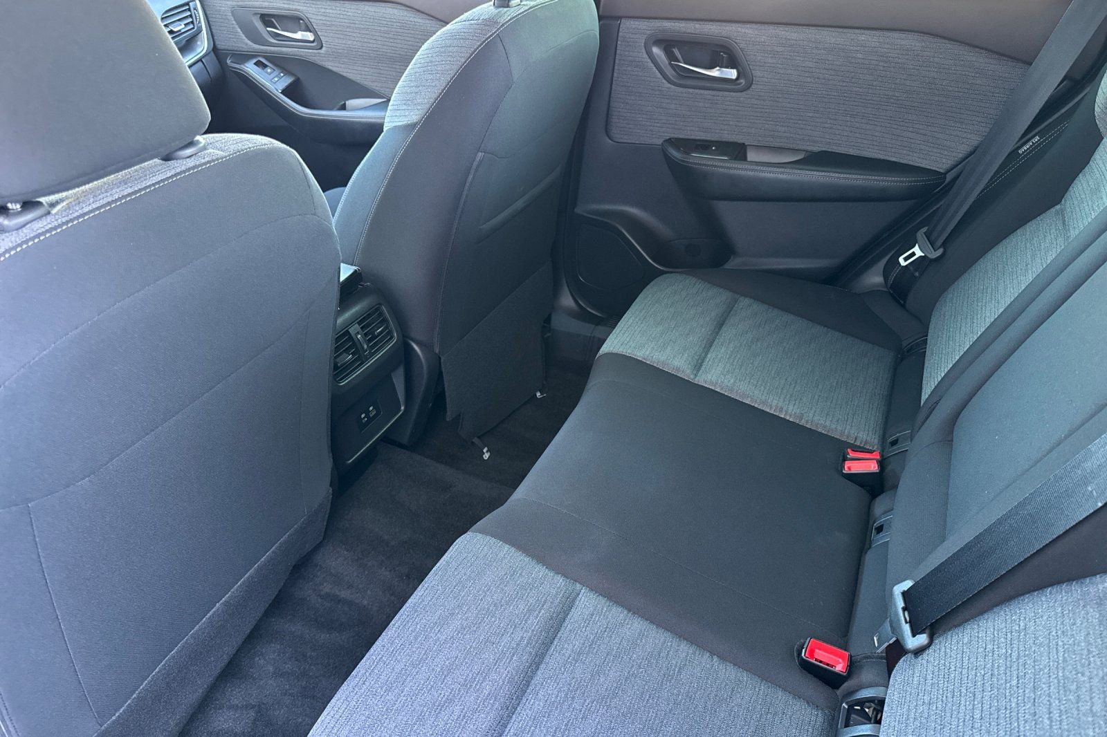 Used 2023 Nissan Rogue SV image 11