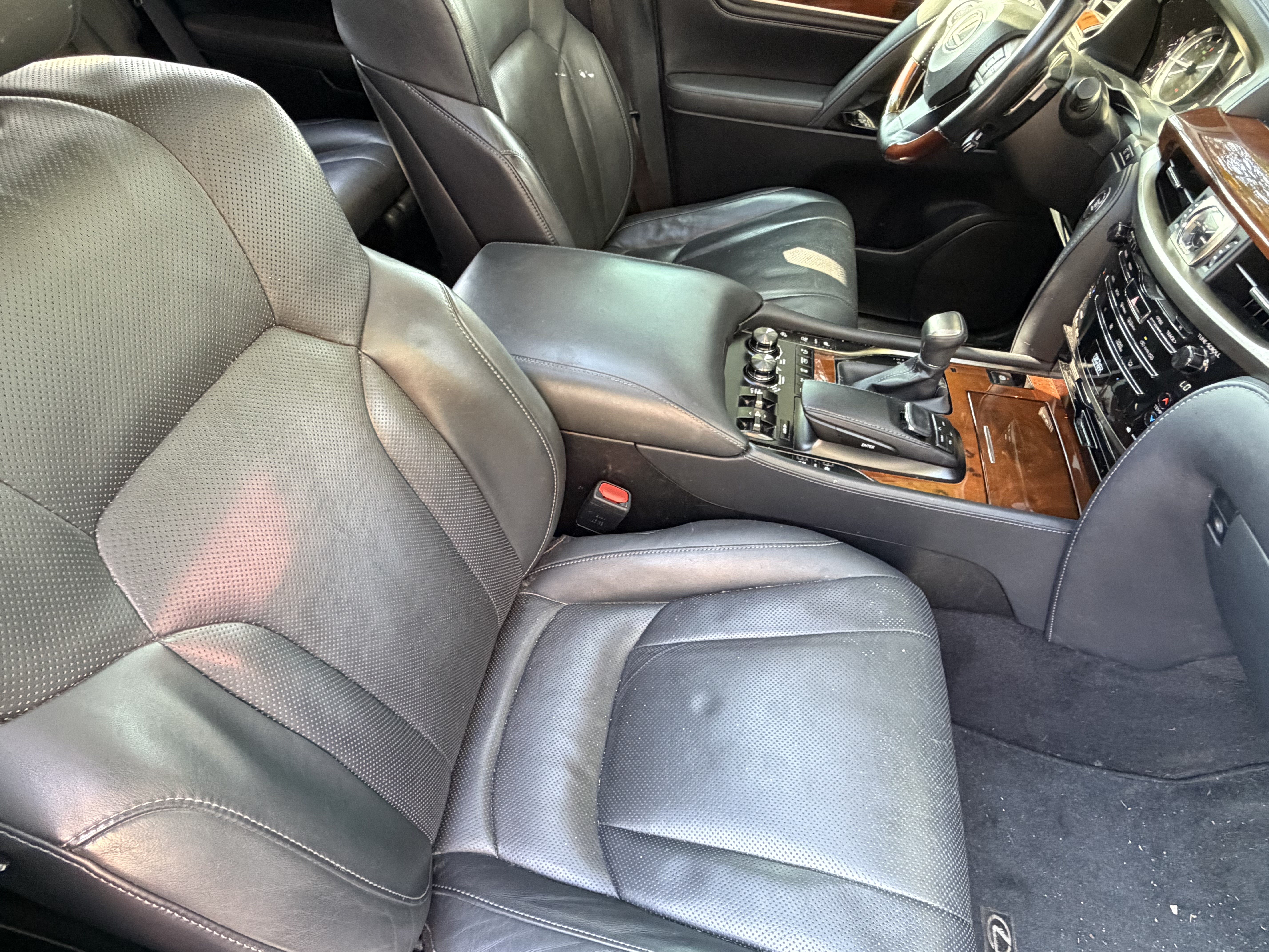 Used 2020 Lexus LX 570 4WD w/ Luxury Package image 44