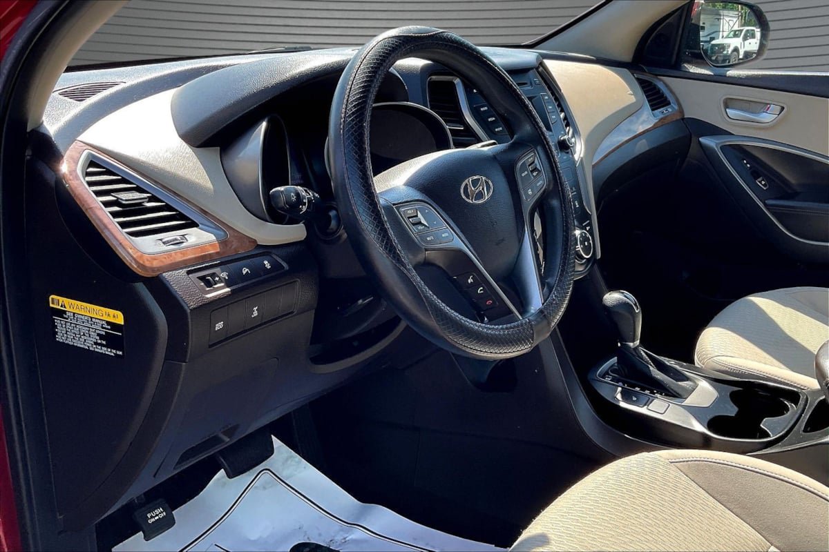 Used 2015 Hyundai Santa Fe GLS AWD/4WD image 16