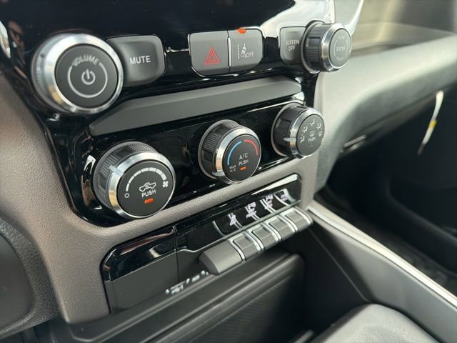 New 2026 RAM 1500 4x4 Crew Cab image 15