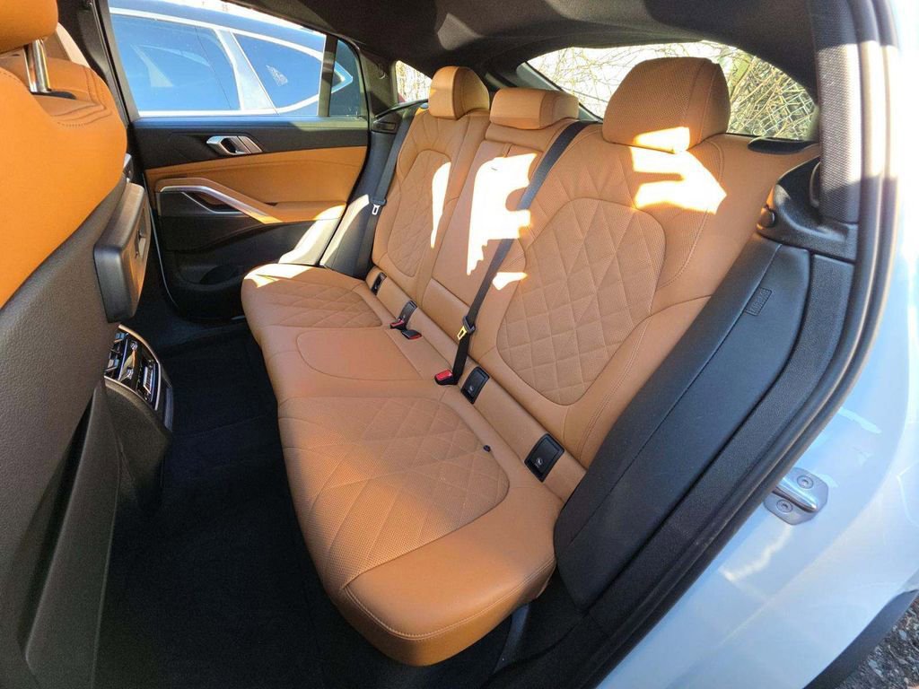 Used 2023 BMW X6 xDrive40i w/ Climate Comfort Package image 7