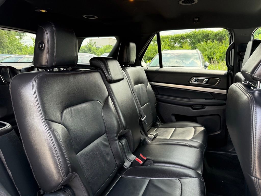 Used 2018 Ford Explorer XLT w/ Equipment Group 202A AWD/4WD image 24