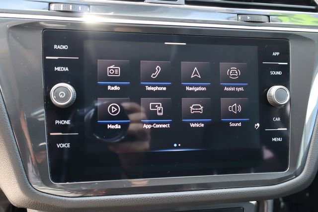 Used 2022 Volkswagen Tiguan SE image 37