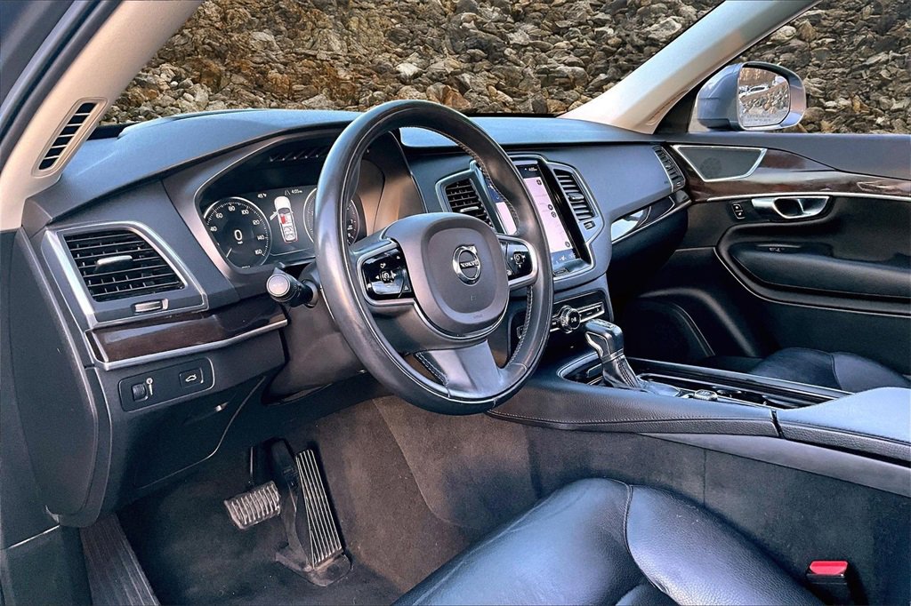 Used 2019 Volvo XC90 T6 Momentum w/ Advanced Package image 11
