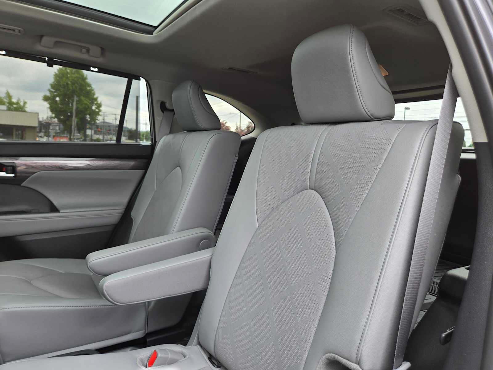 Certified 2025 Toyota Highlander Platinum AWD/4WD image 18