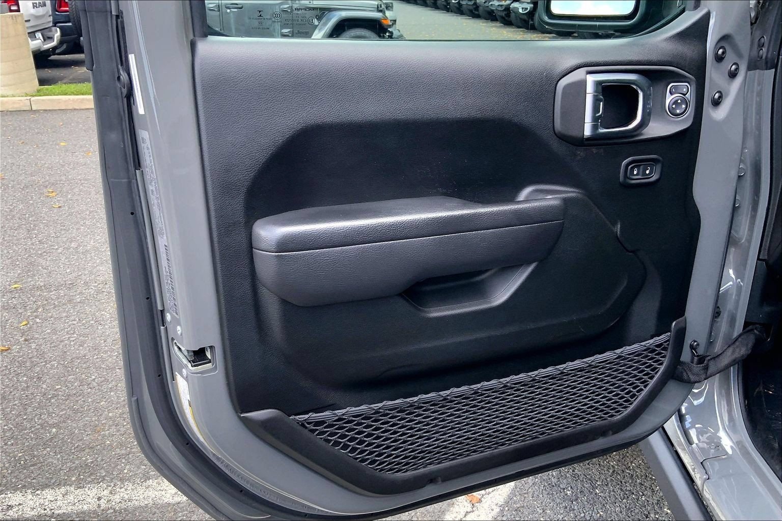 Certified 2022 Jeep Wrangler Sport AWD/4WD image 18