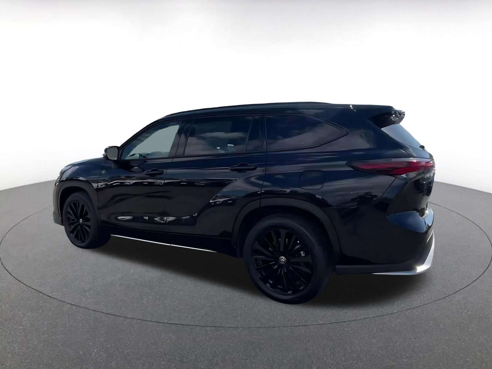 Used 2025 Toyota Highlander XSE image 10