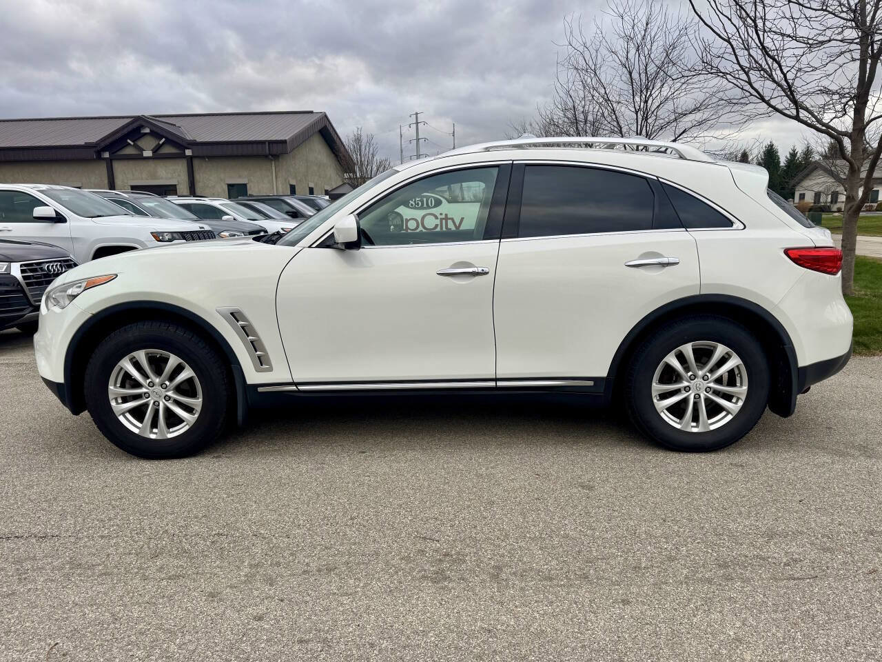 Used 2010 INFINITI FX35 AWD w/ Navigation Pkg image 9