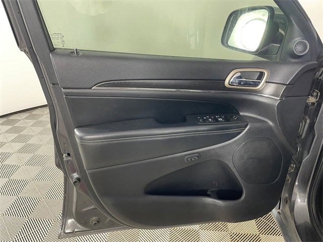 Used 2017 Jeep Grand Cherokee Limited w/ Luxury Group II image 12