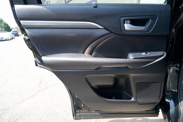 Used 2017 Toyota Highlander Limited image 31