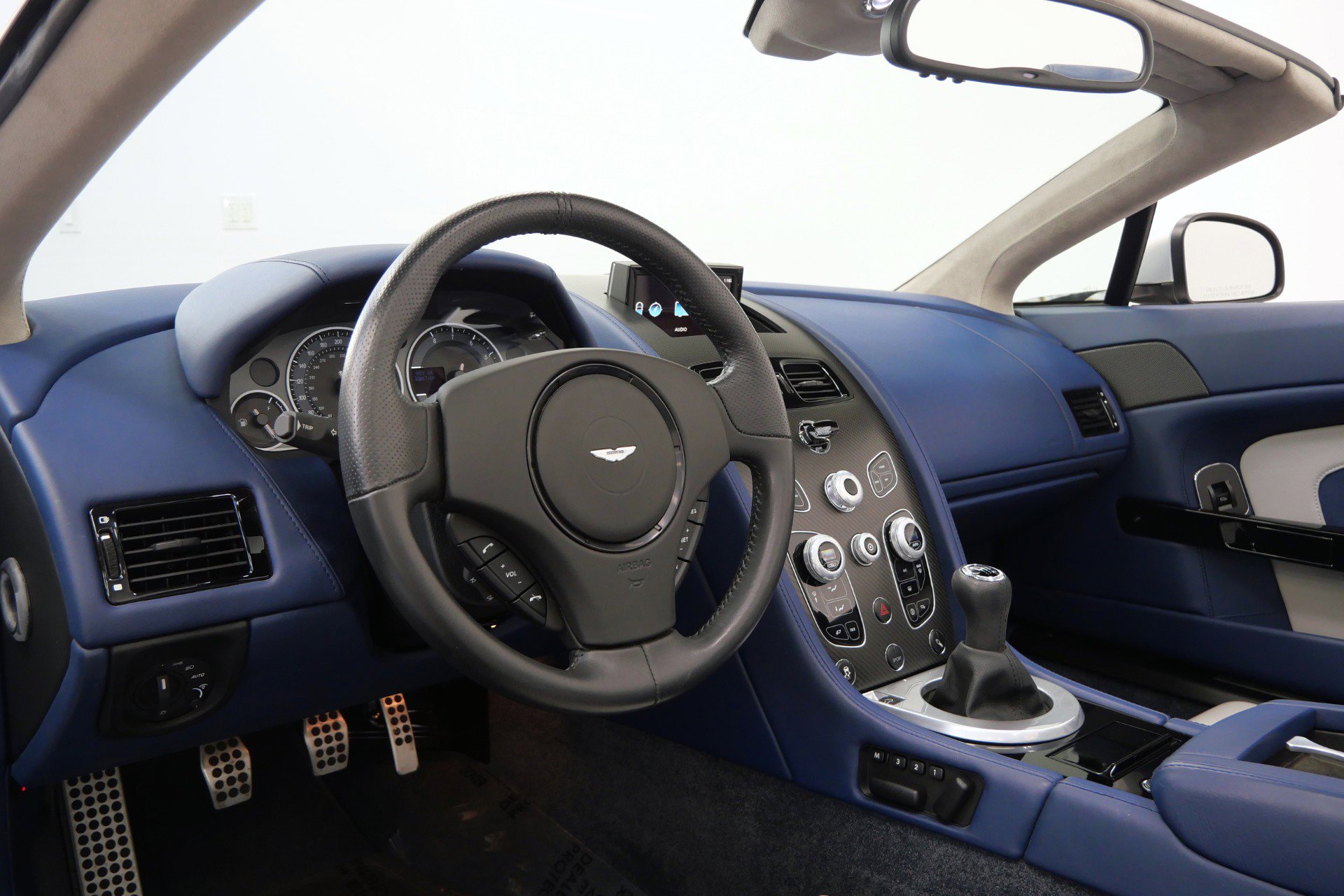 Used 2017 Aston Martin V12 Vantage S RWD image 12