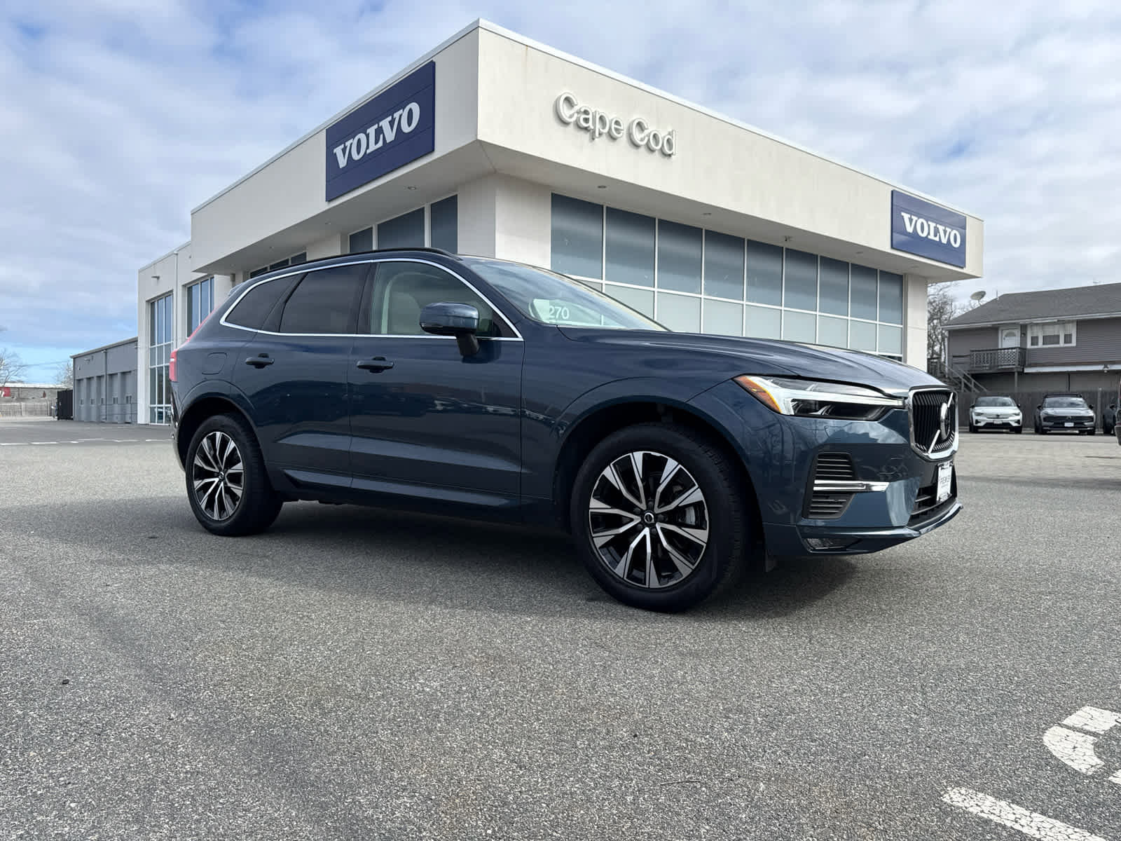Used 2023 Volvo XC60 B5 Core w/ Climate Package image 2