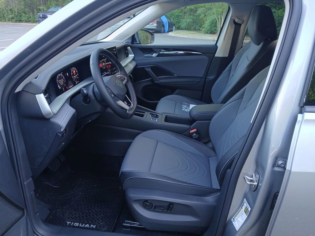 New 2026 Volkswagen Tiguan SE image 9