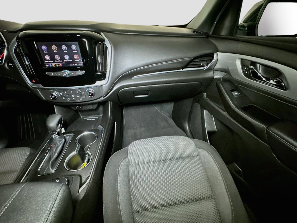 Used 2022 Chevrolet Traverse LT FWD image 32