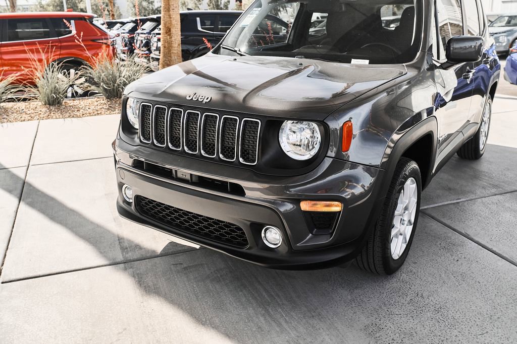 Used 2020 Jeep Renegade Latitude w/ UConnect 8.4 Nav Group AWD/4WD image 4