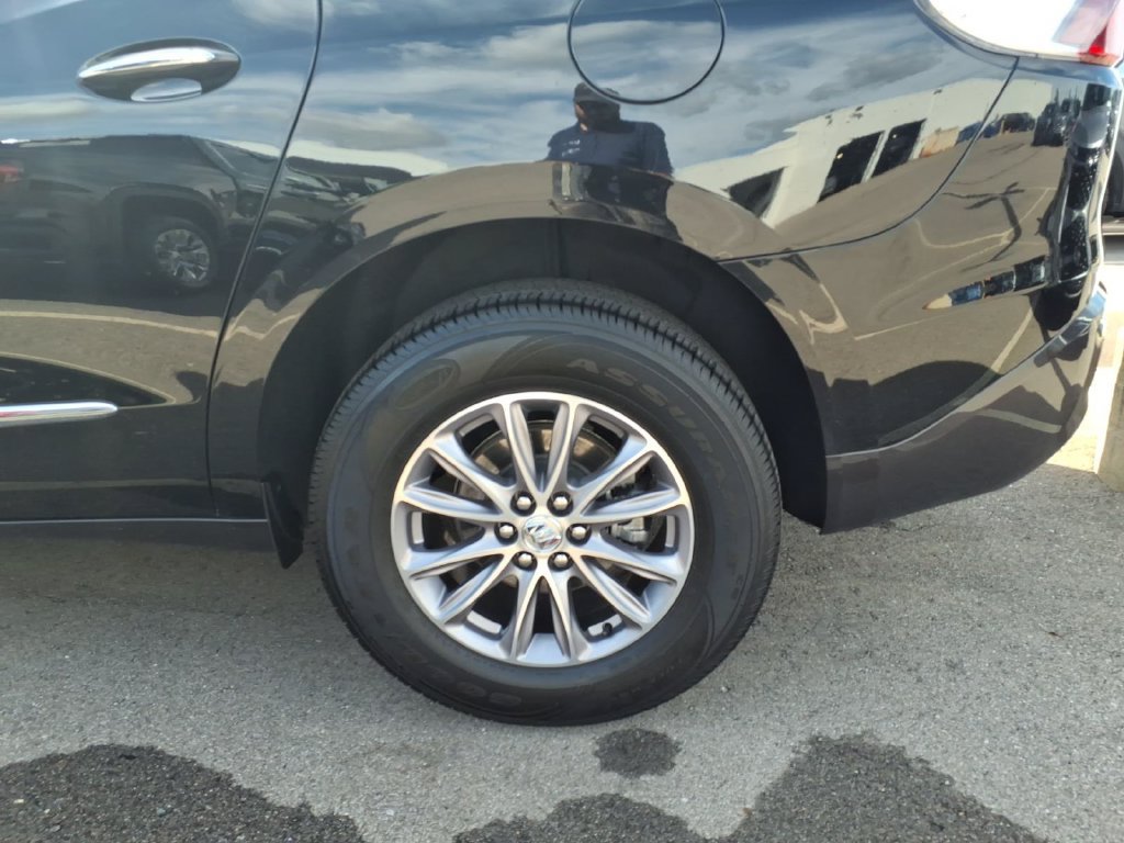 Used 2024 Buick Enclave Essence AWD/4WD image 23