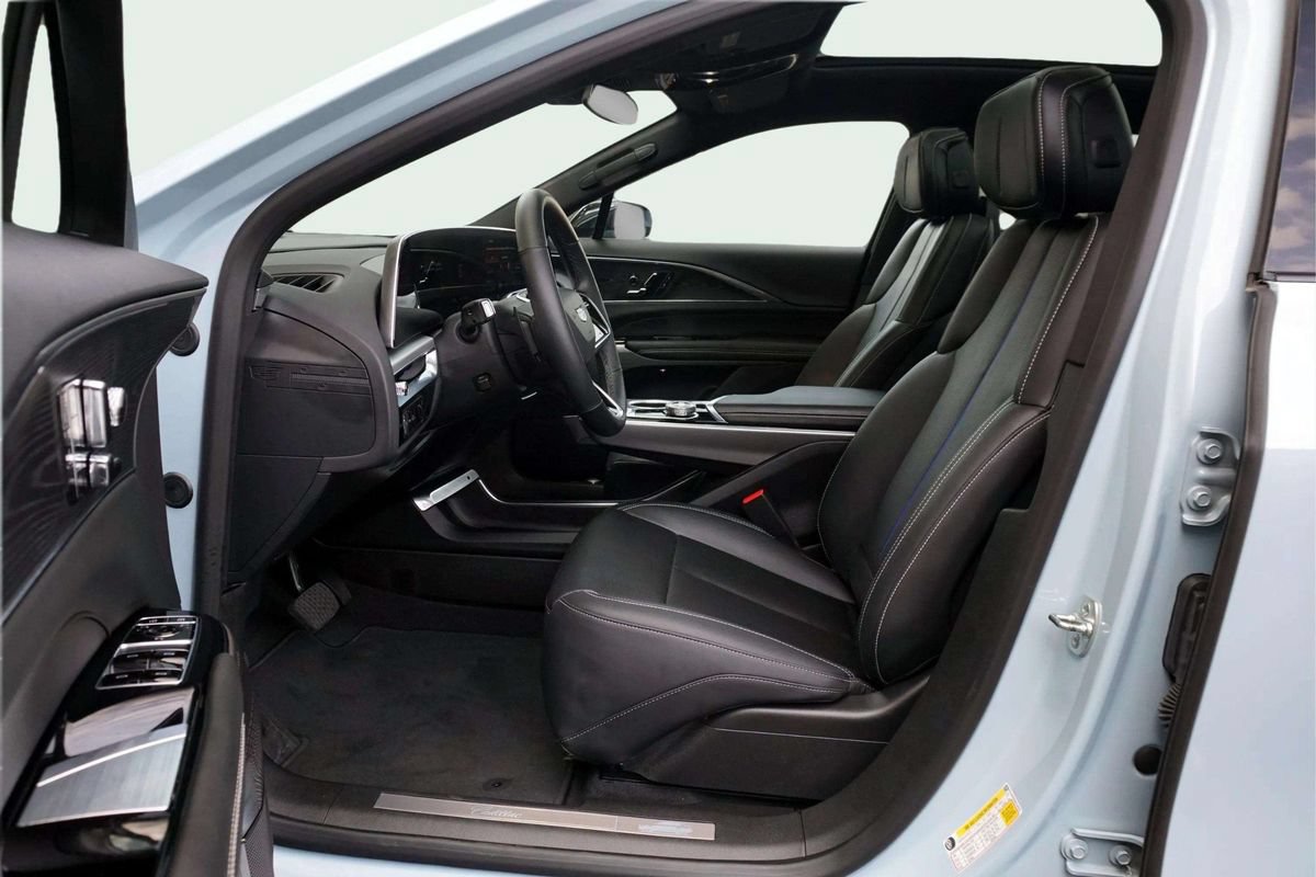 Used 2024 Cadillac Lyriq Luxury RWD image 18