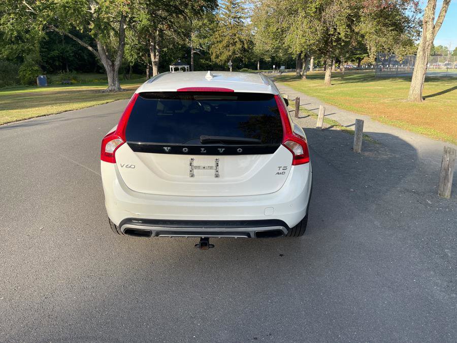 Used 2015 Volvo V60 T5 Cross Country image 6