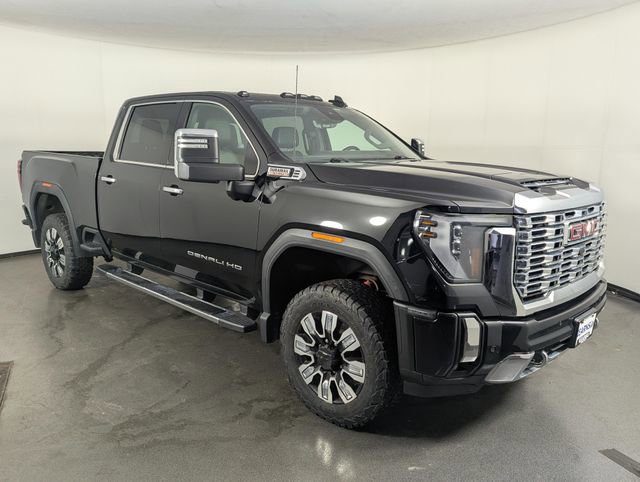 Used 2024 GMC Sierra 3500 Denali w/ Denali Reserve Package AWD/4WD image 2