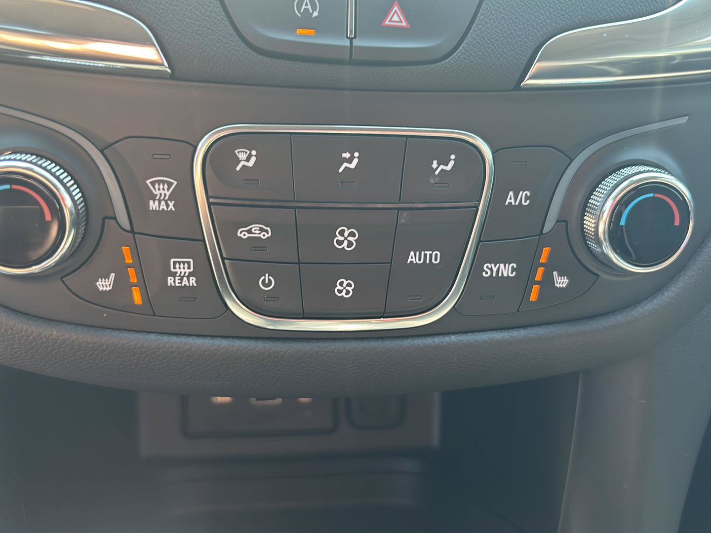 Used 2024 Chevrolet Equinox LT AWD/4WD image 29