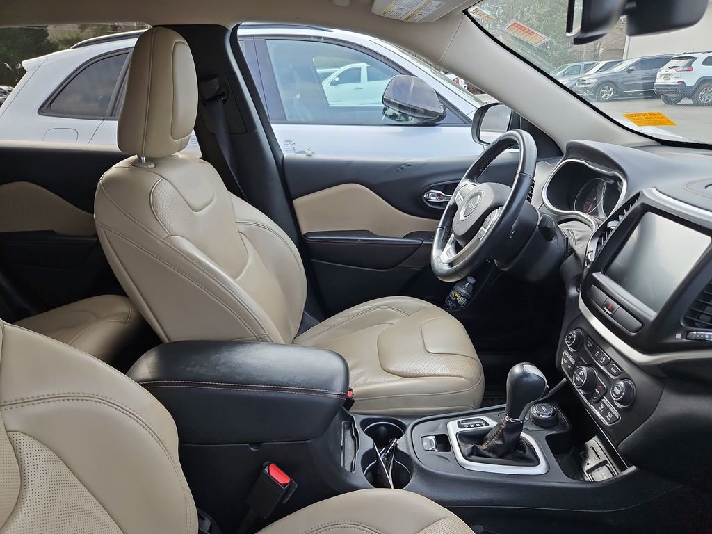 Used 2016 Jeep Cherokee Limited w/ Luxury Group image 8