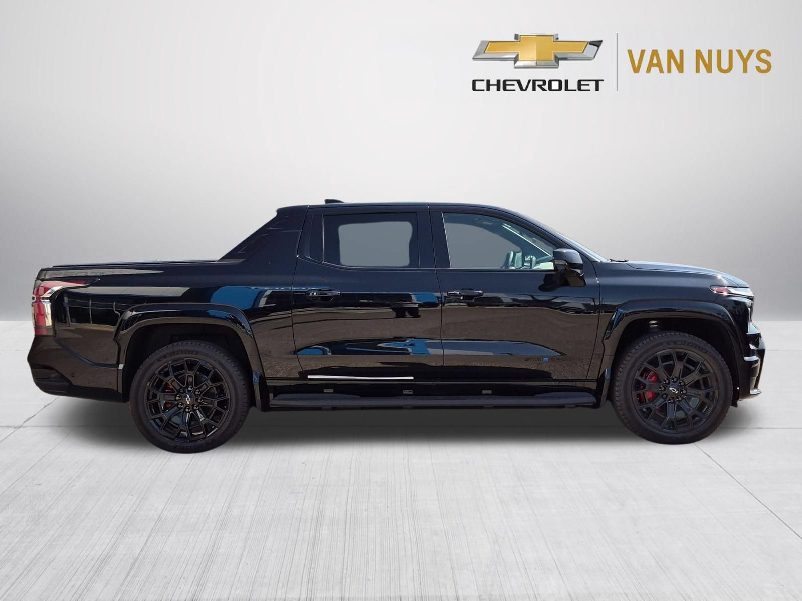 New 2026 Chevrolet Silverado EV 4x4 Crew Cab image 3