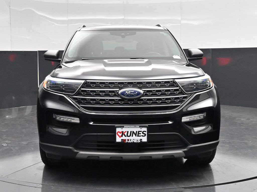 Used 2023 Ford Explorer XLT w/ Equipment Group 202A AWD/4WD image 4