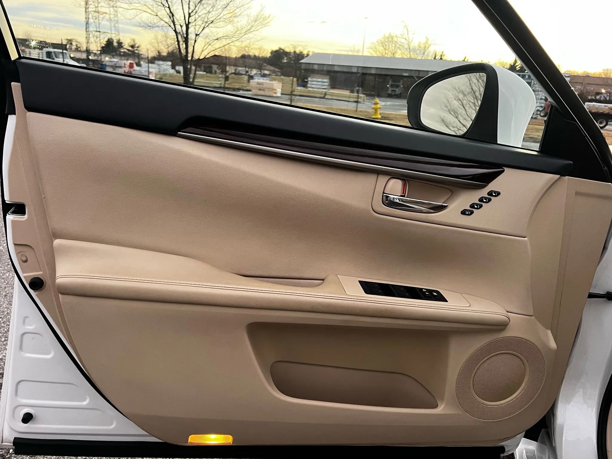 Used 2014 Lexus ES 350 ES 350 Sedan 4D w/ Premium Package image 22