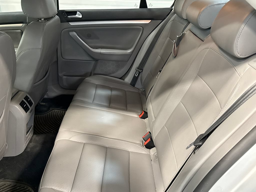 Used 2008 Volkswagen Jetta Wolfsburg Edition FWD image 9