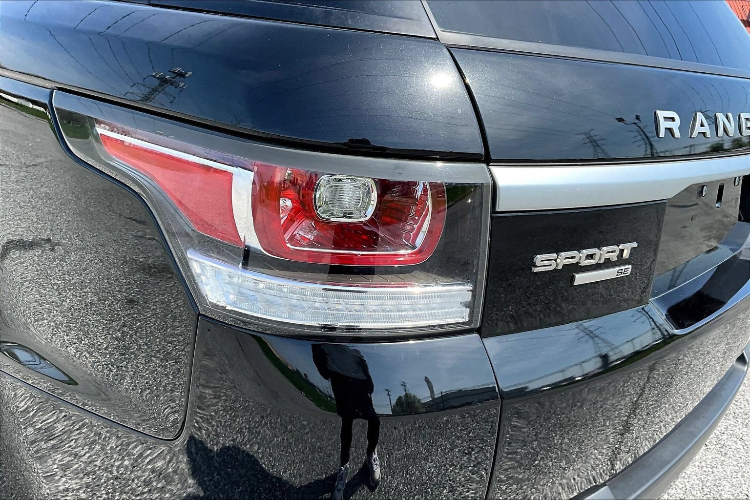 Used 2017 Land Rover Range Rover Sport SE AWD/4WD image 26