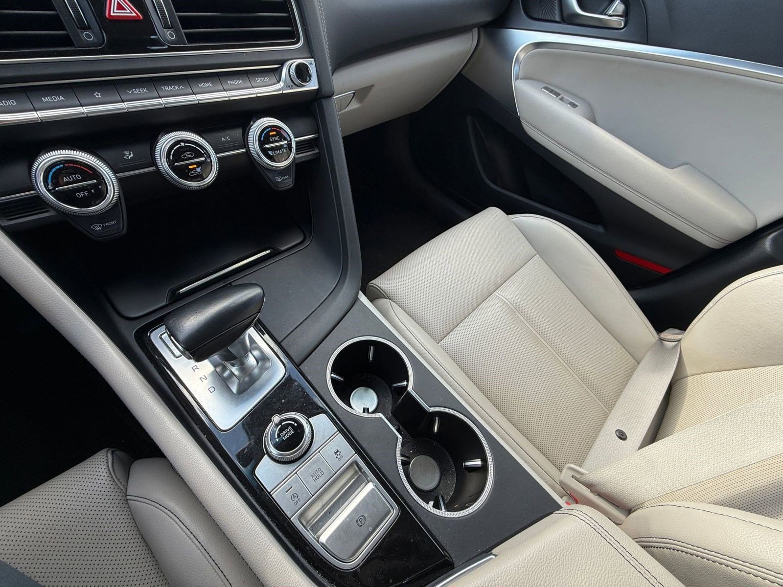 Used 2019 Genesis G70 2.0T Advanced image 26