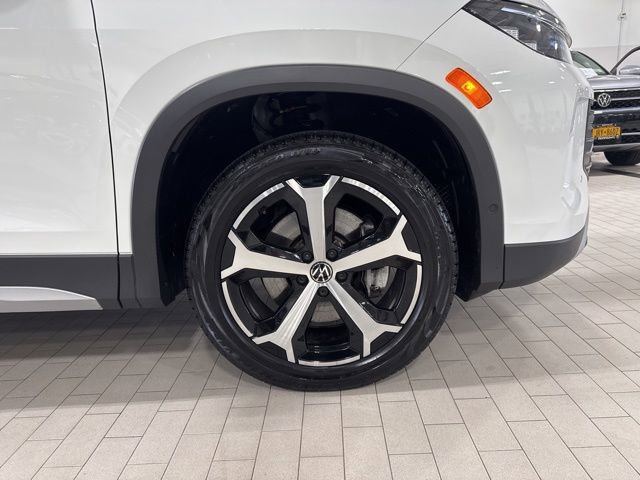 Used 2025 Volkswagen Tiguan SE image 25
