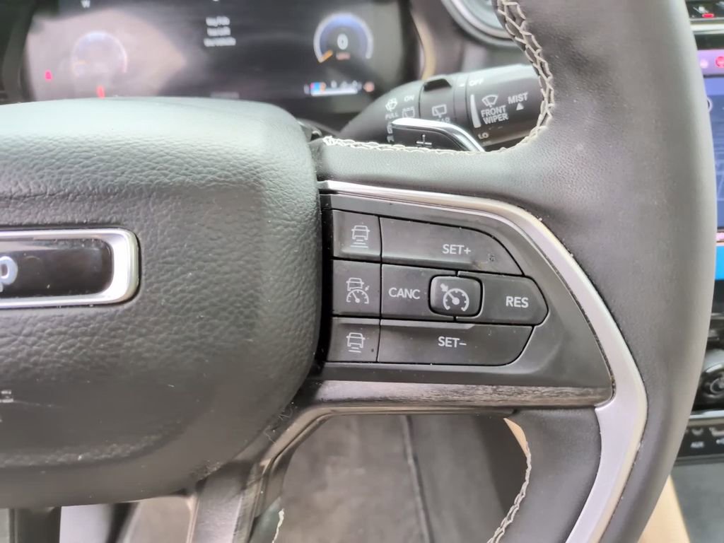 Used 2025 Jeep Grand Cherokee L Limited w/ Luxury Tech Group II image 25