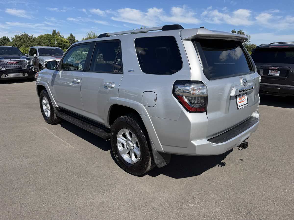 Used 2020 Toyota 4Runner SR5 AWD/4WD image 6